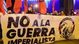 Una concentración en puerta del sol, Madrid congrega a un millar de personas bajo el lema 'Ni Putin ni la OTAN'