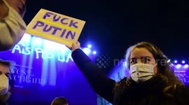 Una concentración en puerta del sol, Madrid congrega a un millar de personas bajo el lema 'Ni Putin ni la OTAN'