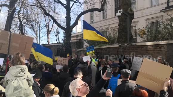 Ukranians protest outside Russian embassy London
