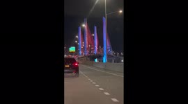 US: NYC’s Bridge Lights Up Blue And Yellow In Solidarity With Ukraine