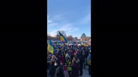 Canadians stand in solidarity with Ukraine at anti-war rally in Winnipeg