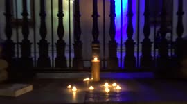 St Martin-In-the-Fields glows blue and yellow with candles burning for Ukraine - London