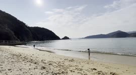 Hong Kong Parents Finding Ways for Their Children to Get Sufficient Exercise Outdoors Before City-Wide Shutdown