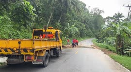 Roads repaired after floods causes bridge to collapse in southern Thailand
