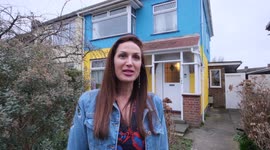 UK woman paints her house the colours of the Ukraine flag in show of support