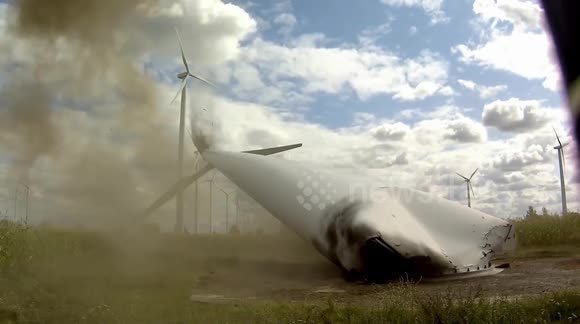 Controlled demolition of a wind turbine (70+ Metres) in Magdeburg ...