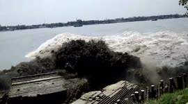 Powerful tidal bore hits kolkata and destroys dock ramp like a tsunami in Hooghly River, Kolkata, India! (Part 3)
