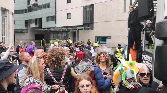 Dance for Peace Parade: London street ravers raise money for Ukraine humanitarian effort