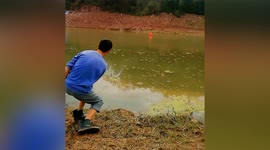 Talented 14-year-old boy skips stone to pop balloon on water's surface