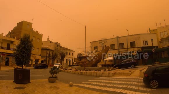 British tourist films apocalyptic skies as Sahara dust storm shrouds southern Spain
