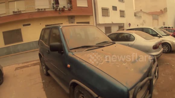 British tourist cleans Saharan dust off car in southern Spanish town