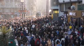 London weather: Tourists enjoy balmy weather in the West End