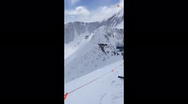 Hundreds of powder-loving skiers race onto US slope after storm