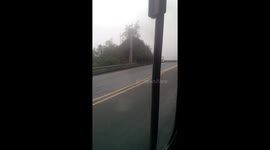 Via aloag santo domingo la neblina cubre todo el valle sin dejar nada ala vista