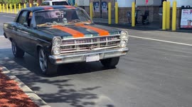 Rumbling classic Hot Rod cruises the neighborhood food mart!!!