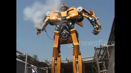 Chinese hairdresser makes huge transformers robot