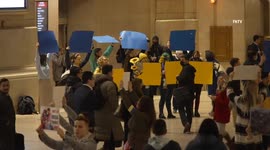 Ukraine flag flash mob breaks out in New York's Grand Central Station