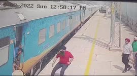 The Passenger Slipped While Boarding The Train, The Head Constable Saved The Life Of The Passenger