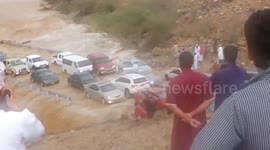 FLASH FLOOD: Drivers TRAPPED In Traffic Fear For Their Lives!