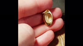 Mum-of-five creates business visiting funeral homes to make fingerprint jewellery