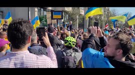 Thousands of Ukrainians march from park lane to Trafalgar squre