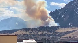 Large plume of smoke rises over Boulder, Colorado