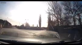 Excellent reaction of the driver saved the motorcyclist overtaking the car in the oncoming lane