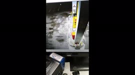 A gas station worker accidentally made a heart when he poured water on the ground