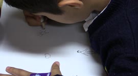 Niño dibujando en su escuela, Boy drawing at the school in the morning