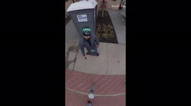 'Skater's idea of keeping up with the 5K run on a boosted board turns out to be a BIG FLOP '