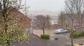 'It's getting heavier': Buckinghamshire residents wake up to snow