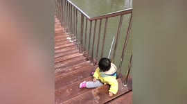 Toddler nearly falls into river as guardrail on bridge breaks in China