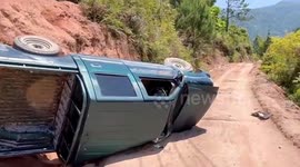 Man leaps off pickup truck before vehicle crashes down slope in China