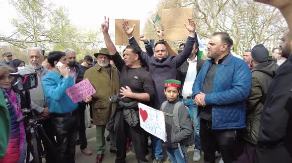 London Pakistanis demonstrate against Imran Khan ouster