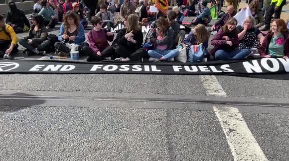 Extinction Rebellion block Lambeth and Vauxhall Bridges in London - Buy ...