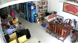 Rotating fan in restaurant suddenly falls onto diner’s head in China