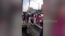 Brave passerby fishes crashed motorcycle from dirty canal in the Philippines