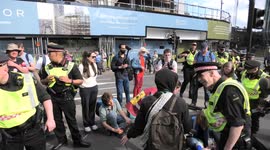 Blackfriars Bridge blocked off by Extinction Rebellion activists