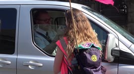 Climate protesters block roads and frustrate motorists in London