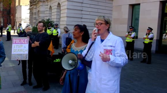 'Our leaders are liars!' Scientist released from custody addresses Extinction Rebellion activists