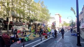 [17/4 19:44] Daniel Caparrós: Extinction Rebellion blocks Paris streets [17/4 19:45] Daniel Caparrós: Climate activists in Paris block central streets calling on political leaders to take more action to tackle climate change.  The footage shows protesters