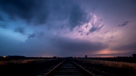 Gorgeous 4k lightning time-lapse video from Iowa