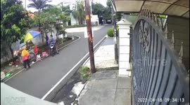 Mother of Vegetable Seller Becomes Victim of Pickpocket Recorded by Central Jakarta Cctv Cemera