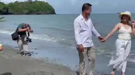 Jealous daughter throws tantrum at parents' prenup shoot