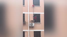 Elderly couple balance on balcony to feed cats upstairs during lockdown in Shanghai