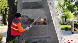 In Cherkasy, on the monument to Bogdan Khmelnitsky, a sign of friendship between Russia and Ukraine was burned forever.