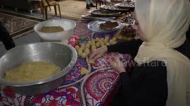 Making Eid cakes to support poor families in the Gaza Strip.