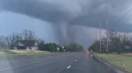 US Tornado filmed from a car as it rips through Kansas