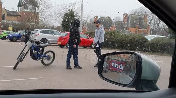 Man pulls a knife and tries to stab another man on the middle of the day in car park