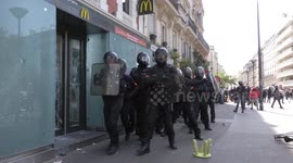 Extended footage: Tear gas and batons - Violence breaks out in Paris during annual May Day protest